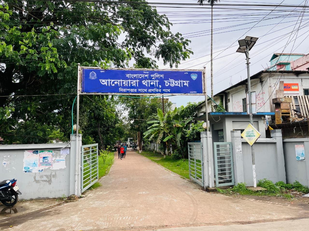 ‘শেখ হাসিনা বীরের বেশে, আসবে ফিরে বাংলাদেশে’ বলে স্লোগান, আটক ৩ – দৈনিক আজাদী