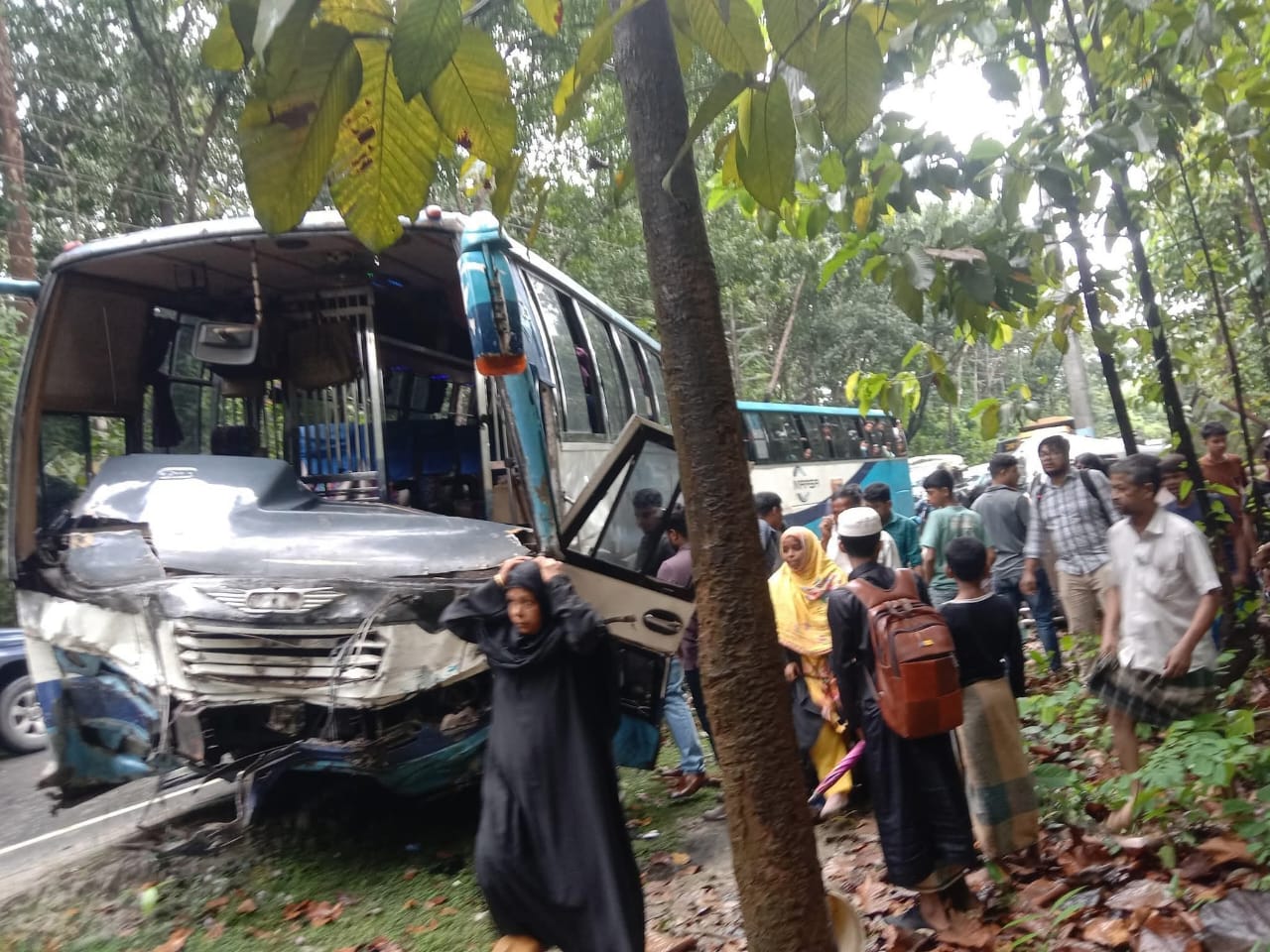 চকরিয়ায় মারছা বাস ও নোহার সংঘর্ষে নারী-শিশুসহ নিহত ৫ – দৈনিক আজাদী চকরিয়ায় মারছা বাস ও নোহার সংঘর্ষে নারী-শিশুসহ নিহত ৫ – দৈনিক আজাদী