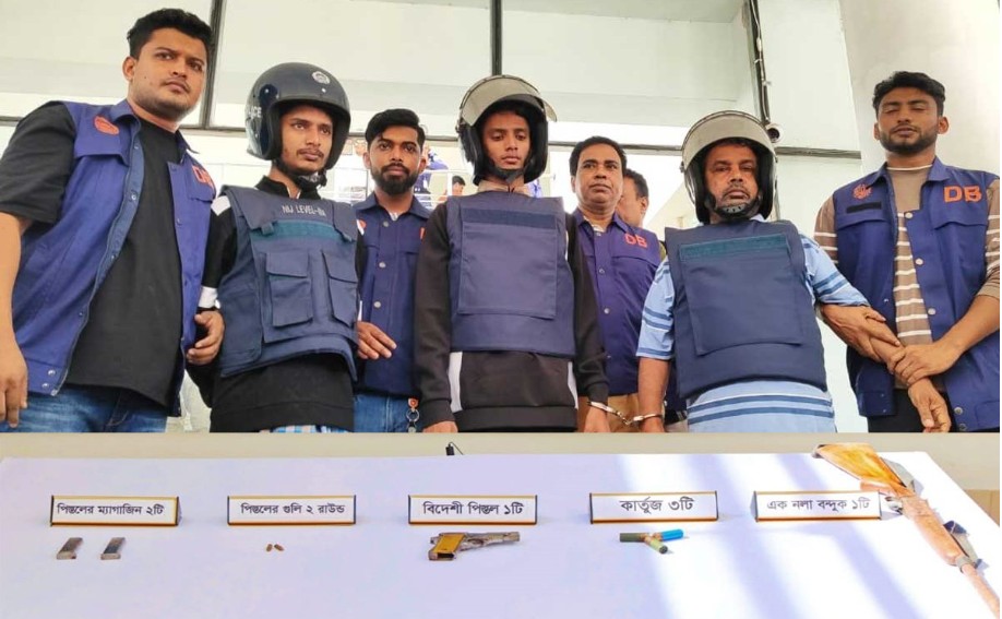 রাউজানে দুই ভাইসহ গ্রেপ্তার তিন, অস্ত্র উদ্ধার – দৈনিক আজাদী