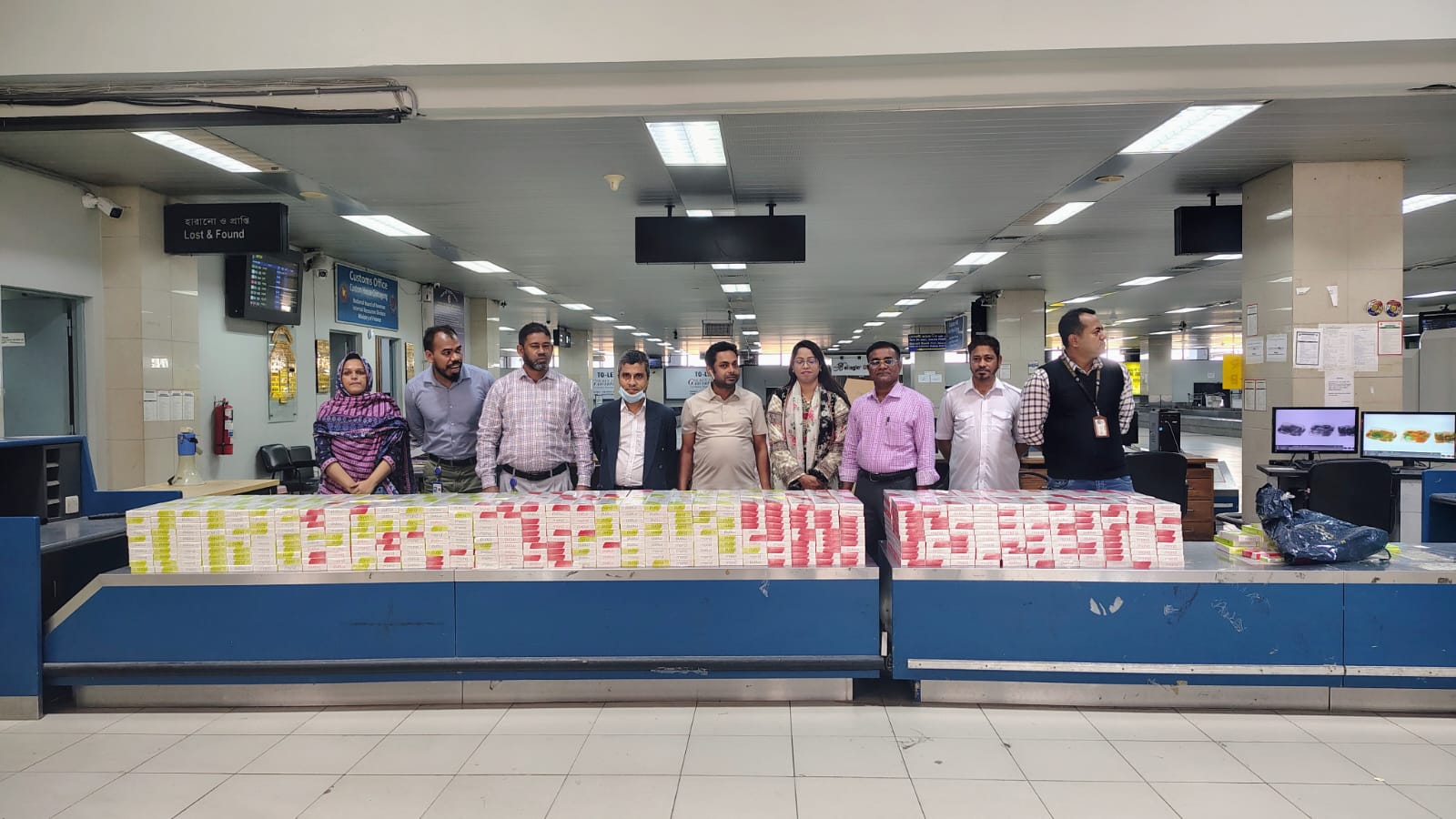 চট্টগ্রাম বিমানবন্দরে ৯০ লাখ টাকার পরিত্যক্ত সিগারেট জব্দ – দৈনিক আজাদী