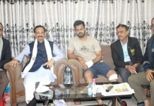 চসিক নির্বাচনে আহত আ.লীগ নেতৃবৃন্দের শয্যাপাশে রেজাউল করিম