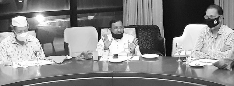 বিভিন্ন দপ্তরের নির্বাহী প্রকৌশলীদের সাথে মতবিনিময়ে হুইপ সামশুল হক চৌধুরী বিভিন্ন দপ্তরের নির্বাহী প্রকৌশলীদের সাথে মতবিনিময়ে হুইপ সামশুল হক চৌধুরী