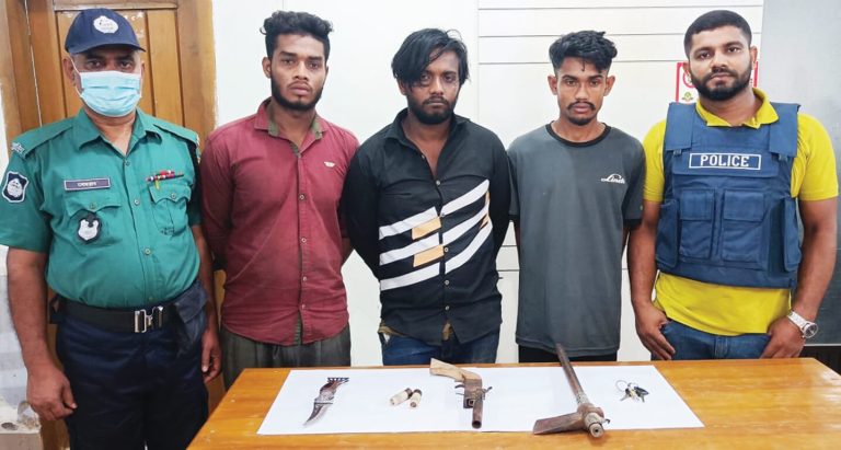 ডাকাতির প্রস্তুতিকালে আকবরশাহ থেকে তিনজনকে গ্রেপ্তার ডাকাতির প্রস্তুতিকালে আকবরশাহ থেকে তিনজনকে গ্রেপ্তার
