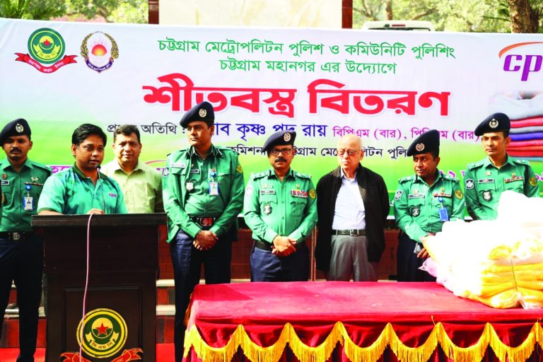 উষ্ণতার পরশ নিয়ে শীতার্তদের পাশে উষ্ণতার পরশ নিয়ে শীতার্তদের পাশে
