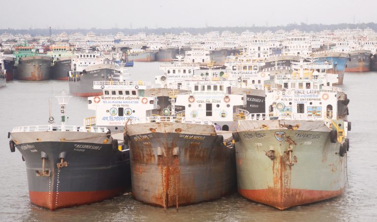 কয়লা পরিবহনে ভাড়া কমলো লাইটার জাহাজে কয়লা পরিবহনে ভাড়া কমলো লাইটার জাহাজে