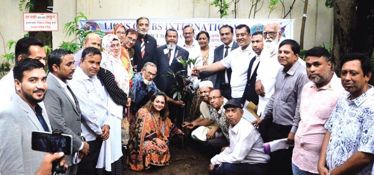 লায়ন্স জেলার বৃক্ষরোপণ ও চারাগাছ বিতরণ