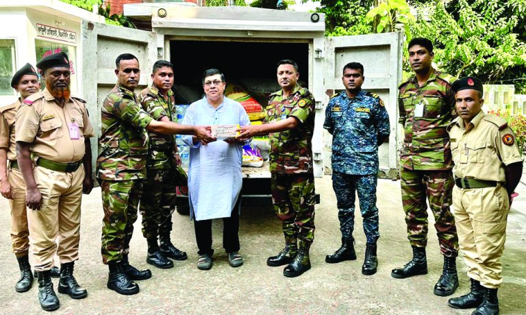 তৃতীয় দফায় ত্রাণ হস্তান্তর তৃতীয় দফায় ত্রাণ হস্তান্তর