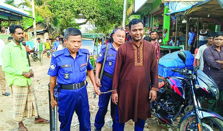 নিজ কম্পিউটার দোকানে তৈরি করেন জাল সনদ নিজ কম্পিউটার দোকানে তৈরি করেন জাল সনদ