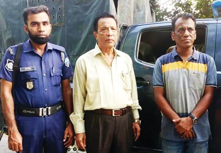 ভারতে পালানোর সময় বিনাজুরির সাবেক ইউপি চেয়ারম্যান গ্রেপ্তার ভারতে পালানোর সময় বিনাজুরির সাবেক ইউপি চেয়ারম্যান গ্রেপ্তার
