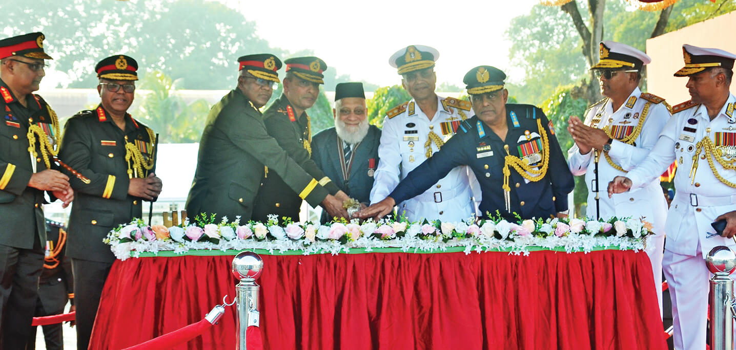 চট্টগ্রাম সেনানিবাসে সশস্ত্র বাহিনী দিবস উদযাপন – দৈনিক আজাদী