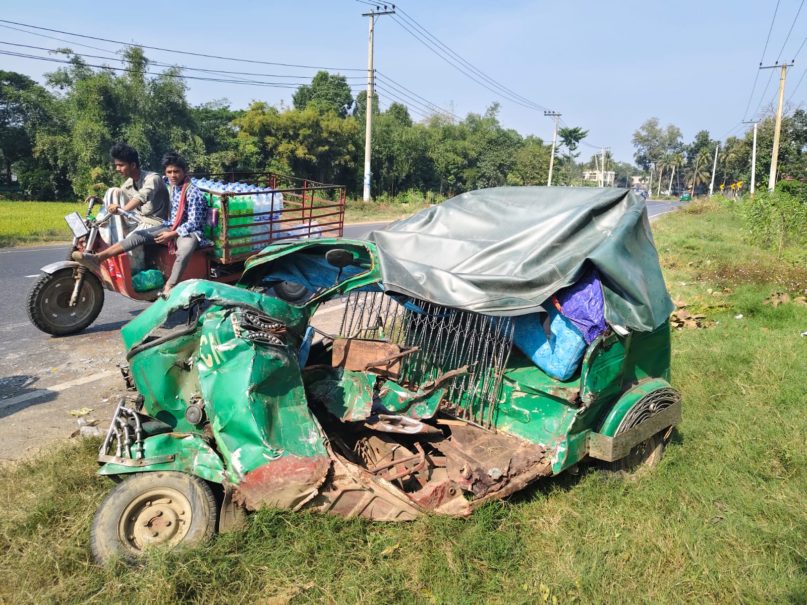 পটিয়ায় সড়ক দুর্ঘটায় নিহত ১, গুরুতর আহত ২ – দৈনিক আজাদী