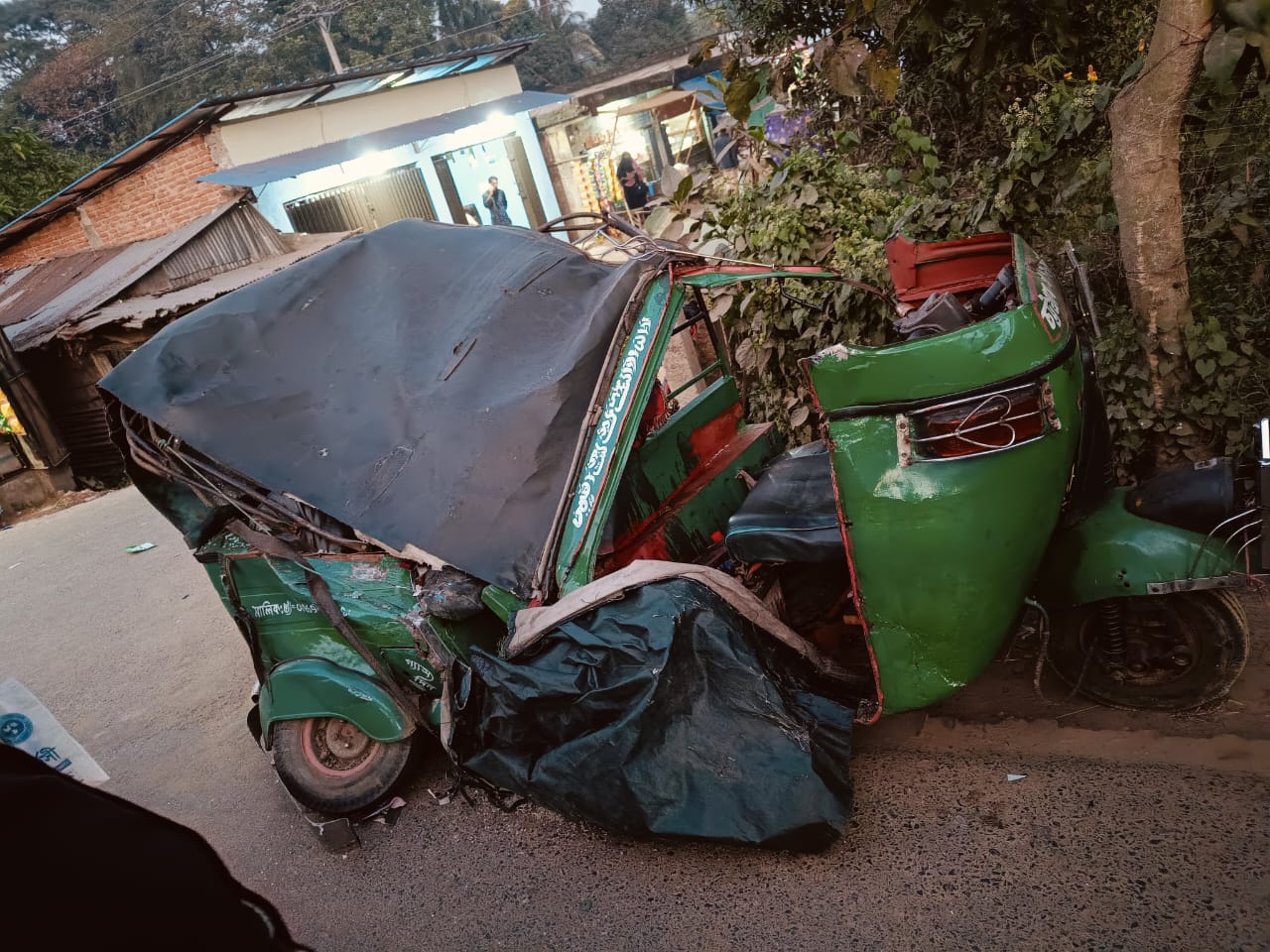 হাটহাজারীতে পিকআপ ও অটোরিকশার সংঘর্ষে নিহত ১