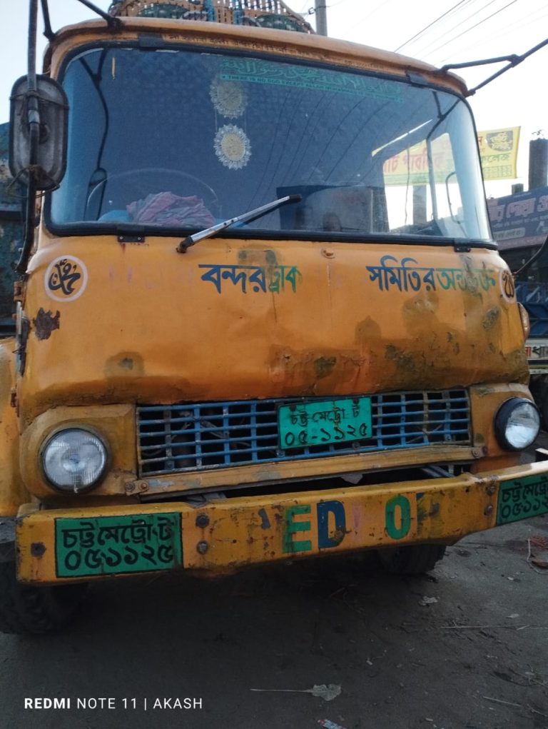 বাবার সাথে ঘুরতে গিয়ে কর্ণফুলীতে ট্রাকের ধাক্কায় কিশোরের মৃত্যু