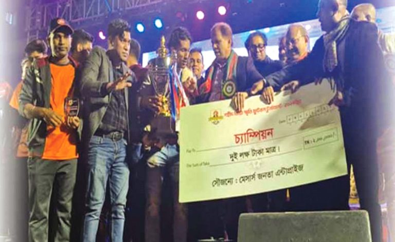 আগ্রাবাদ সিজিএস কলোনিতে শহীদ জিয়া স্মৃতি ফুটবল টুর্নামেন্টে অনির্বান সিজিএস চ্যাম্পিয়ন