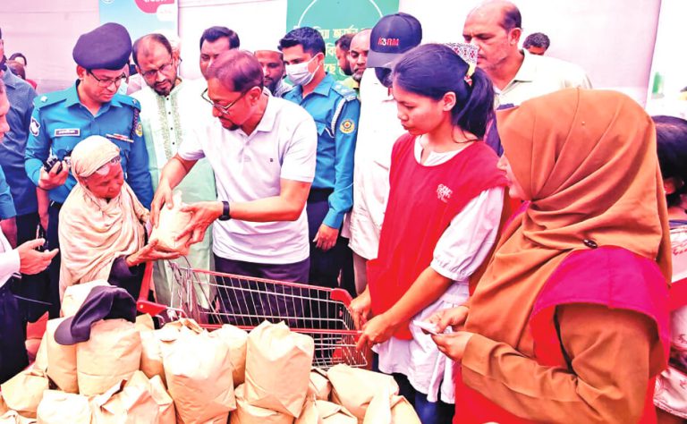 ১ টাকায় রোজার বাজার ১ টাকায় রোজার বাজার