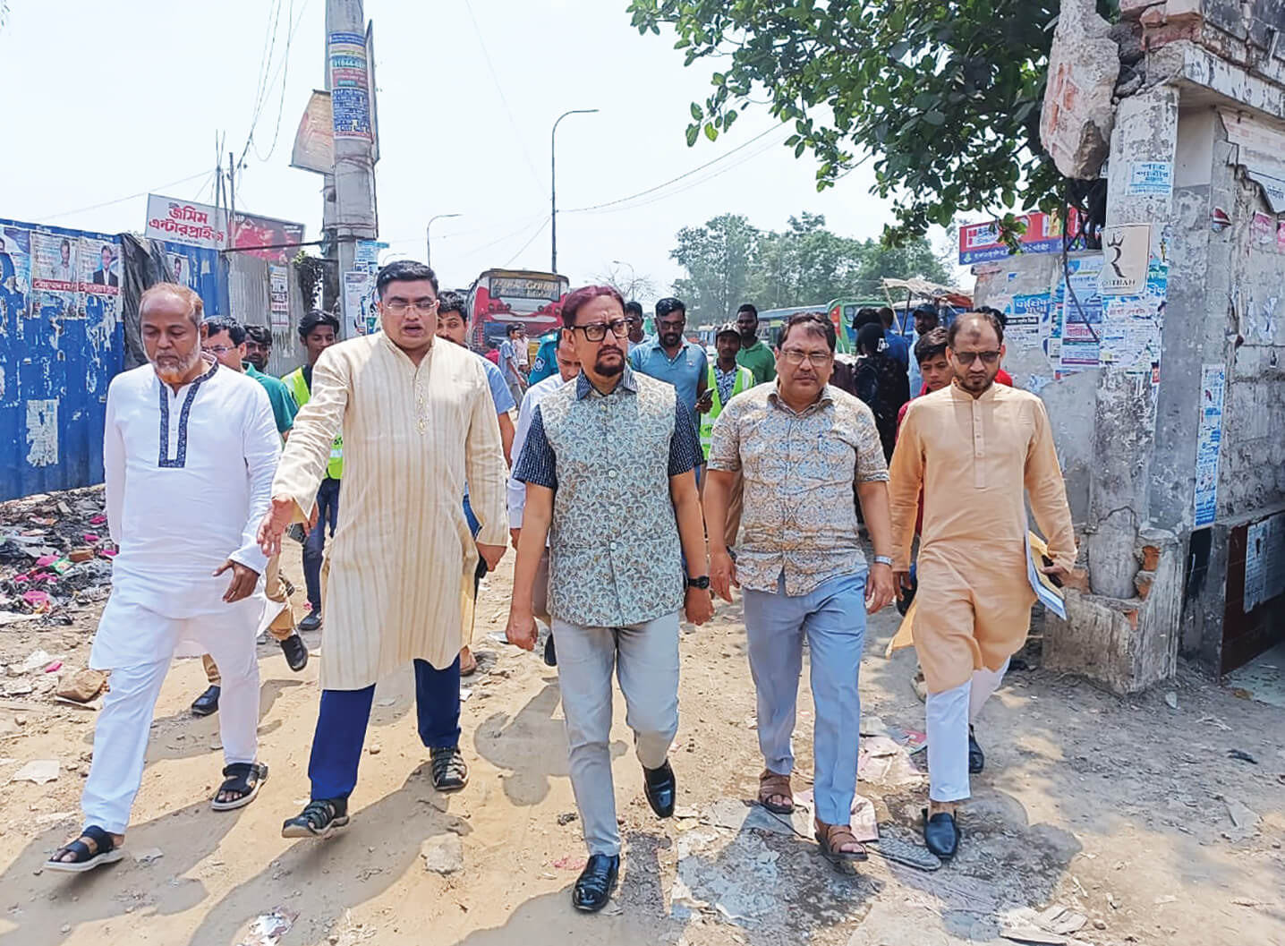 নতুন ব্রিজ এলাকায় আধুনিক বাস টার্মিনাল নির্মাণের উদ্যোগ চসিকের – দৈনিক আজাদী