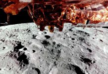 চাঁদে নামল বেসরকারি মহাকাশযান ‘ব্লু ঘোস্ট’