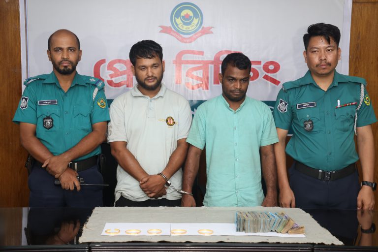 বিমানবন্দর থেকে হাজারী গলি যাওয়ার পথে ব্যবসায়ীর স্বর্ণ ছিনতাই বিমানবন্দর থেকে হাজারী গলি যাওয়ার পথে ব্যবসায়ীর স্বর্ণ ছিনতাই