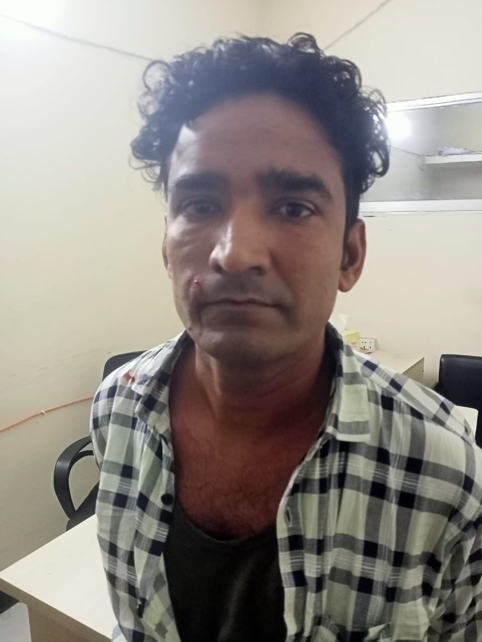 লোহাগাড়ায় যৌথ বাহিনীর অভিযানে দুর্ধর্ষ ডাকাত দলের সদস্য আটক – দৈনিক আজাদী