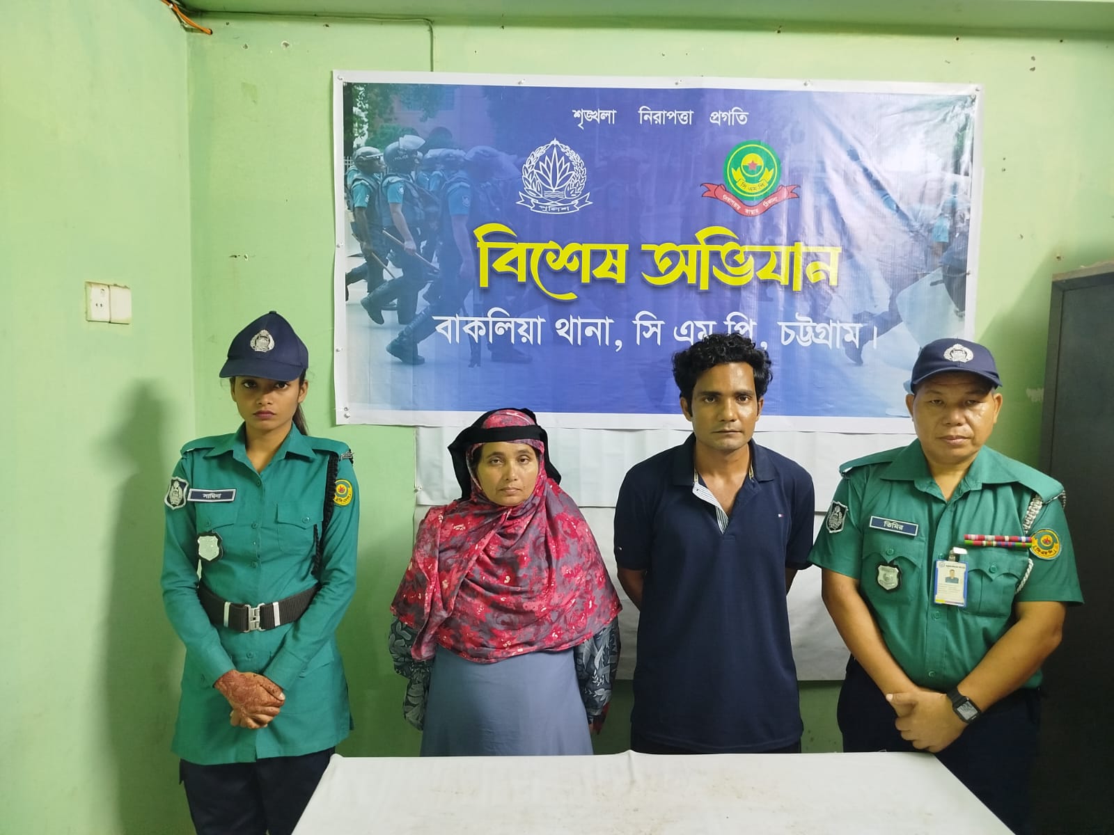 কর্ণফুলীতে মা আর বাকলিয়ায় ছেলে গ্রেপ্তার – দৈনিক আজাদী কর্ণফুলীতে মা আর বাকলিয়ায় ছেলে গ্রেপ্তার – দৈনিক আজাদী