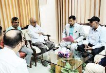 বিভাগীয় কমিশনারের সাথে আঞ্জুমান মুফিদুল ইসলাম নেতৃবৃন্দের সাক্ষাত