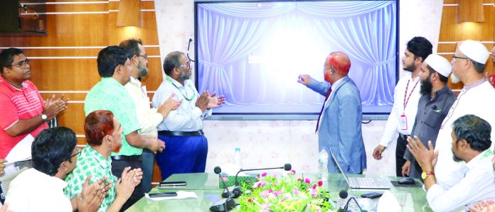 IIUC website udbodhan korchen VC Dr. Azadi