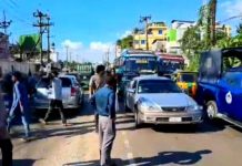 হাটহাজারীতে বহিরাগতদের জমায়েতকে কেন্দ্র করে সড়ক অবরোধ