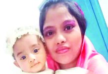 ফ্যানের সাথে ঝুলছিলেন মা, খাটে সন্তানের নিথর দেহ