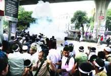 সাউন্ড গ্রেনেড ছুড়ে এমপিওভুক্ত শিক্ষক-কর্মচারীদের ছত্রভঙ্গ