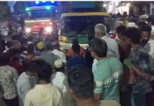 ফিরিঙ্গী বাজারে মাছ বাজারে দুইজনকে লরির চাপা