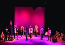 তিনি আসছেন মঞ্চস্থ