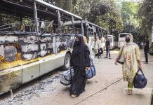 থুতু দিয়ে শুরু, আগুন লাগিয়ে শেষ