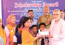 রাউজানে লায়ন্স ক্লাব পারিজাত এলিট ও কাশেম নূর ফাউন্ডেশনের বৃত্তি প্রদান