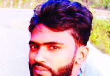 দোকানের সিলিংয়ে যুবকের ঝুলন্ত লাশ,পকেটে চিরকূট