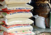 এখনো প্লাস্টিকের বস্তায় পণ্য পরিবহন