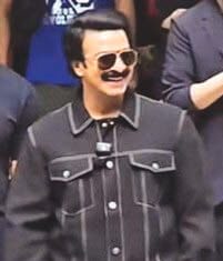 গোঁফওয়ালা লুকে প্রকাশ্যে শাকিব খান, উল্লাস ভক্তদের