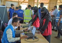 উখিয়া-টেকনাফে রোহিঙ্গাদের মাঝে বৈধ সিম কার্ড বিতরণ শুরু