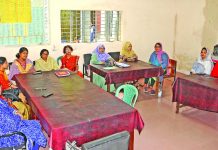 শিক্ষকরা স্কুলে উপস্থিত ছিলেন, তবে ক্লাস নেননি