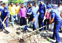 মুহূর্তেই সুনসান, উচ্ছেদ শতাধিক অবৈধ দোকান