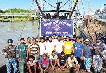 বহির্নোঙরে ট্রলিং বোট ও জাল জব্দ, ১৮ জেলে আটক