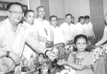 বাগীশিক মহানগর সংসদের পুরস্কার বিতরণ