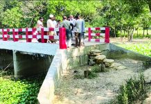 নির্মাণের পর বছর পার, কাজে আসছে না ব্রিজটি