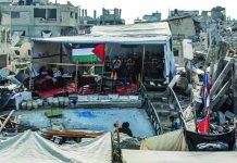 বই-ব্যাগ ছাড়াই স্কুলে ফিরছে গাজার শিশুরা