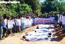 কাফন পরে সড়কে শুয়ে পড়লেন শ্রমিকরা, ভাঙা হলো তিনটি ইটভাটা