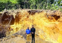 ফটিকছড়িতে সরকারি টিলা কেটে বাড়ি নির্মাণের জায়গা ভরাট