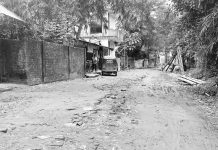 ফটিকছড়ির এক সড়কেই দুর্ভোগ ৩ জেলার মানুষের