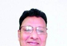 রেস্তোরাঁর নিস্তব্ধ টেবিলে