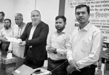 হাটহাজারীতে সমবায় দপ্তরের ঋণের চেক বিতরণ