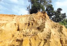 করেরহাটে পাহাড় কাটা, ৬ জনের নামে মামলা