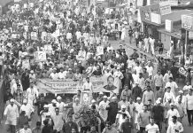 আসলাম চৌধুরীকে মনোনয়ন দেওয়ার দাবিতে বিক্ষোভ